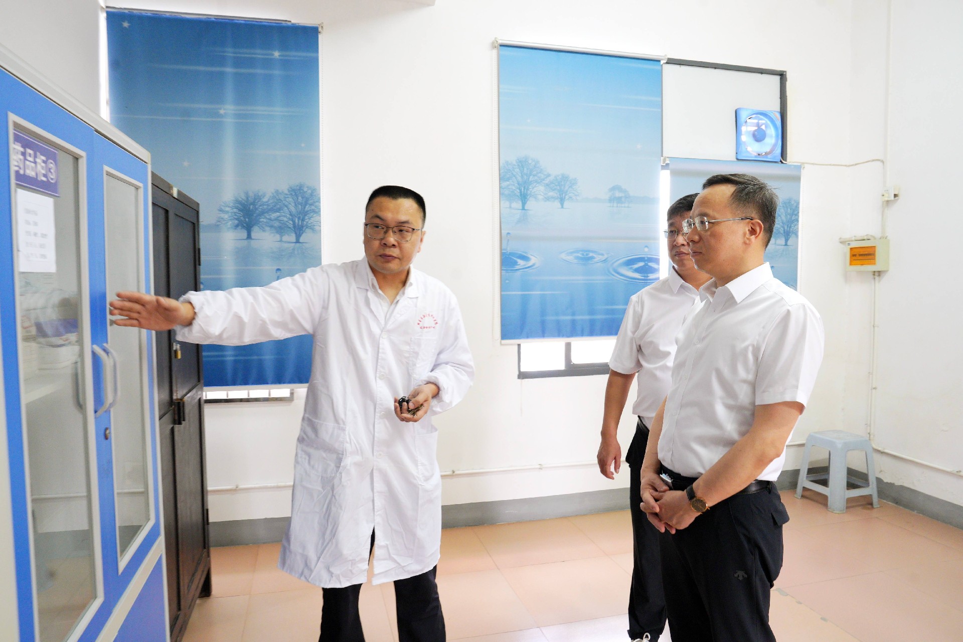 谈文胜赴工矿所、水环所开展包保危化品安全管理专题检查